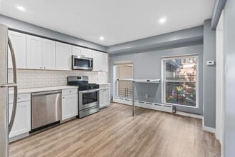 Building Photo - 509 W 23 St