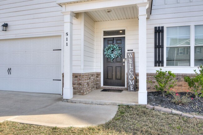 Foto del edificio - Beautiful 5 Bedroom 3 Bath