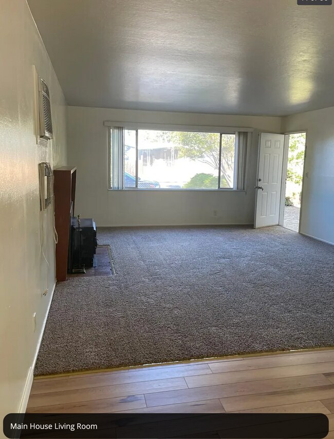 Foto del edificio - Charming 3 Bed / 1 Bath Home + In-Law Unit – Spacious & Flexible Living