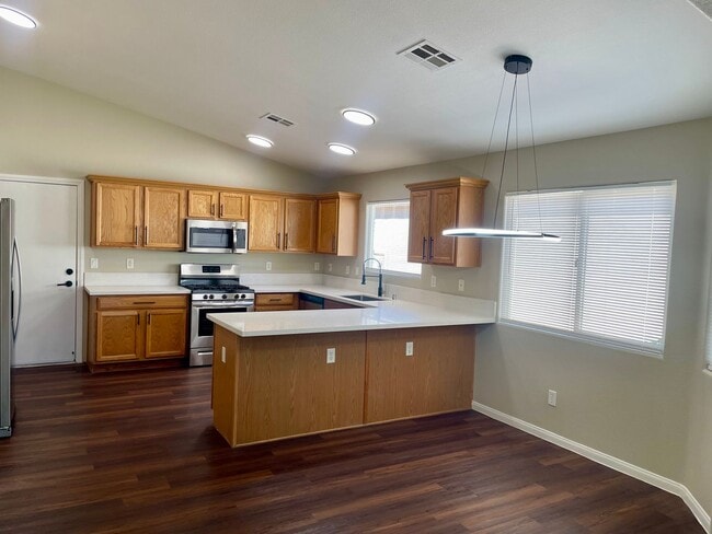 Building Photo - BEAUTIFUL SINGLE STORY HOME IN GATED COMMUNITY OF STALLION MOUNTAIN