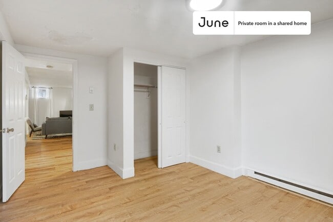 Building Photo - Room in Shared 3 bed/1 bath home