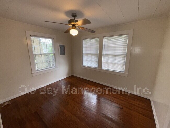 Foto del edificio - 454 Magnolia Rd