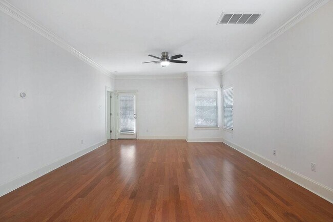 Foto del edificio - 6715 Windrift Way