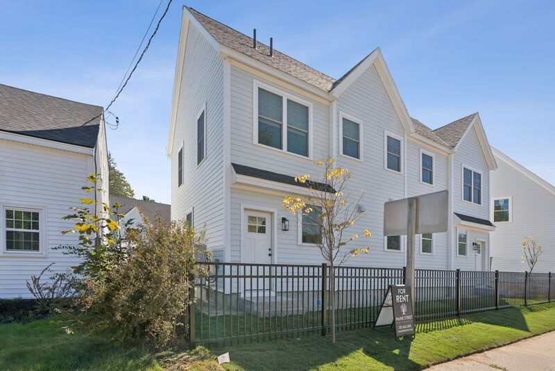 Primary Photo - 2 Hoxton Ln