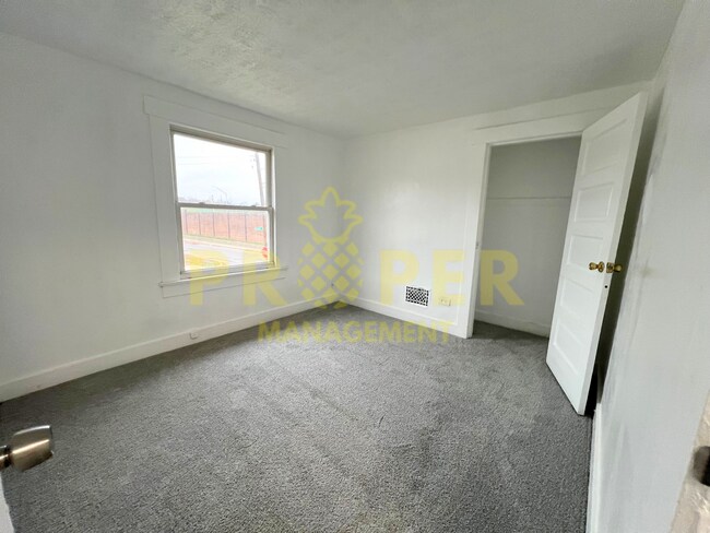 Building Photo - 2 bedrooms 1 bathroom house