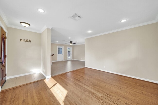 Building Photo - 1607 Willowby Dr