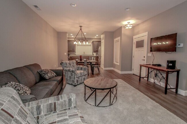 Foto del edificio - Luxury 2-Bed x 2-Bath Condo For Rent