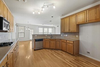 Foto del edificio - 5210 Hillbrook Ct