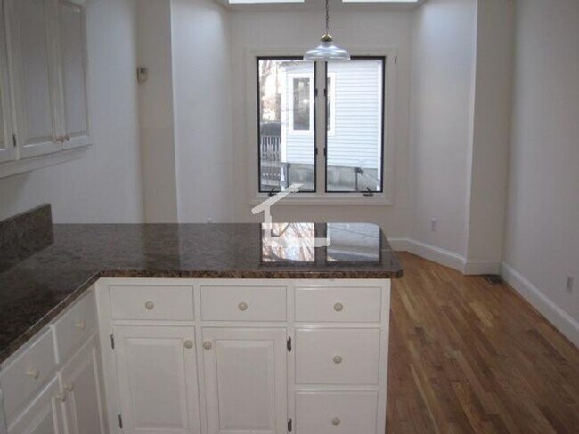 Building Photo - 5 bed 4.5 - Brookline - Available 7/1  (in...