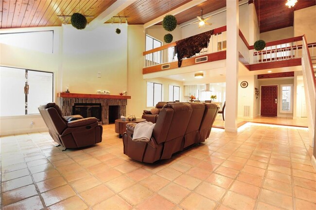 Foto del edificio - 315 Commodore Way