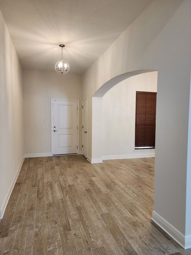 Foto del edificio - Welcome to this stunning 4-bedroom, 3-bath...