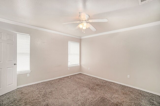 Building Photo - 542 Mast Ct