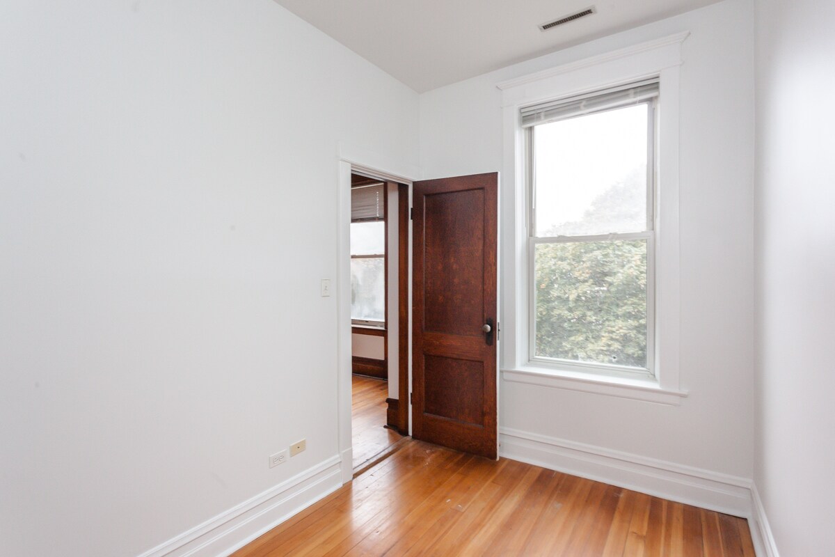 Foto principal - 3239 N Clifton Ave