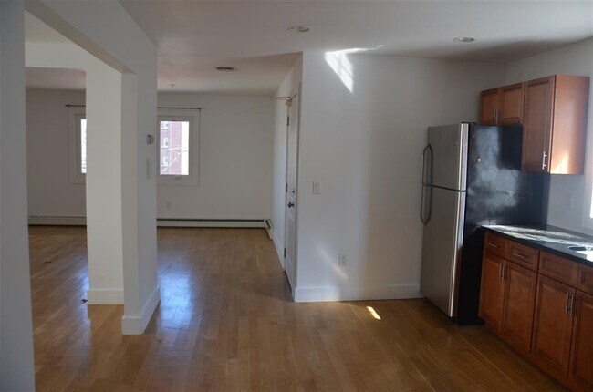 Building Photo - 59 71st St