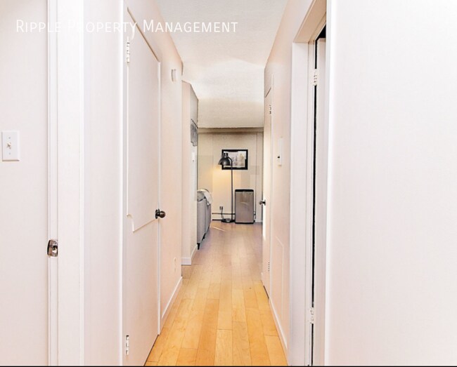 Building Photo - Modern 2 Beds, 1.5 Baths Apartment/Condo |...