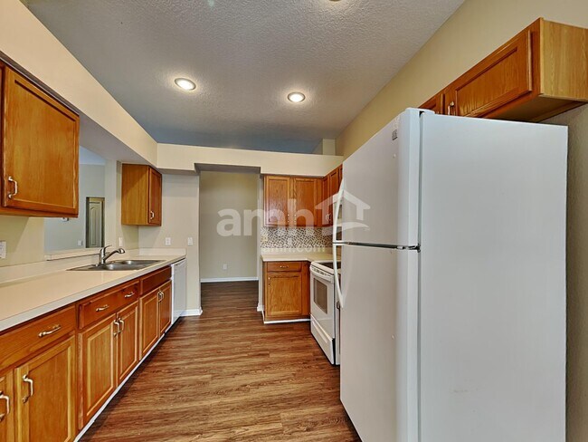Foto del edificio - 9303 Huntington Park Way