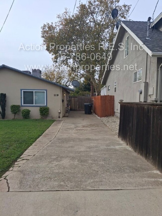 Building Photo - Central Roseville -Duplex 1 Bed, 1 Bath Du...