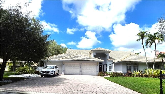 Building Photo - 1944 Classic Dr