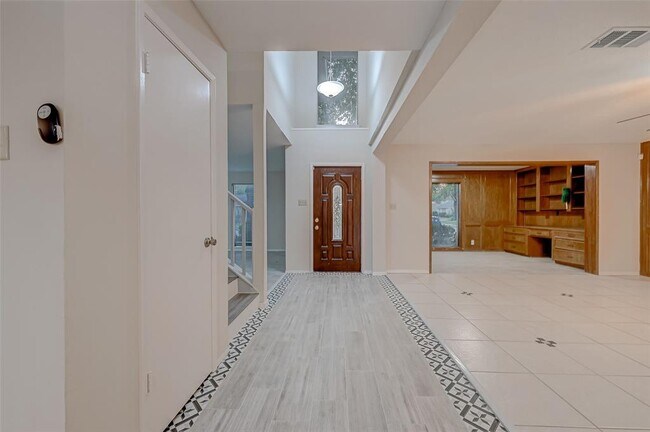 Foto del edificio - 8803 Woodleigh Dr
