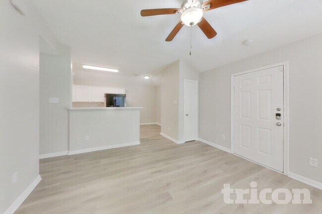 Foto del edificio - 24307 Hard Wood Dr