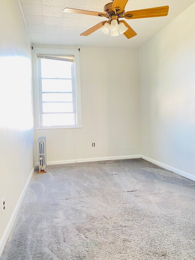 2nd Bedroom - 707 College Pl