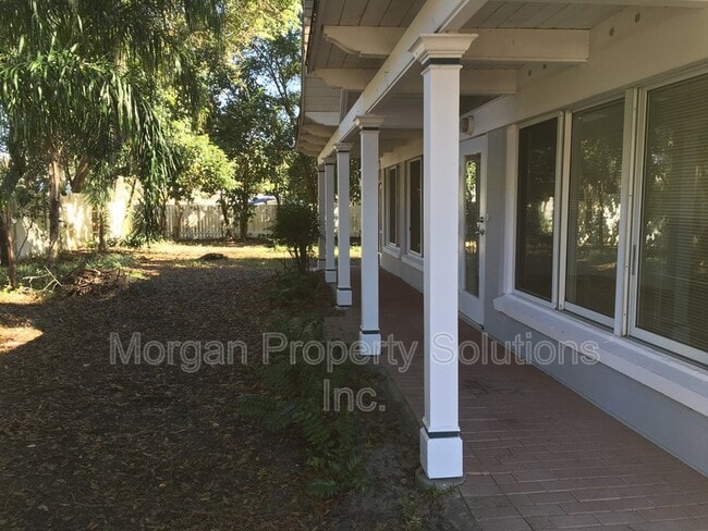 Building Photo - 1223 Poinsettia Ave