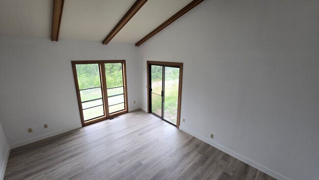 Building Photo - Beautiful West County Property Minutes Fro...