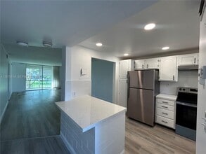 Building Photo - 8962 S Hollybrook Blvd