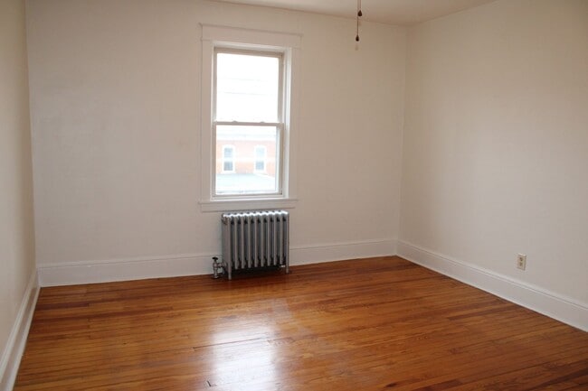 Foto del edificio - 2nd Floor Apartment