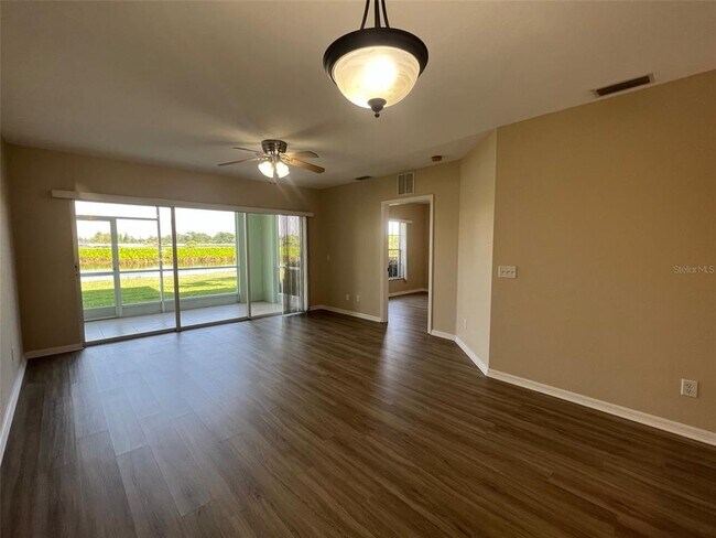 Foto del edificio - 2160 Heron Lake Dr