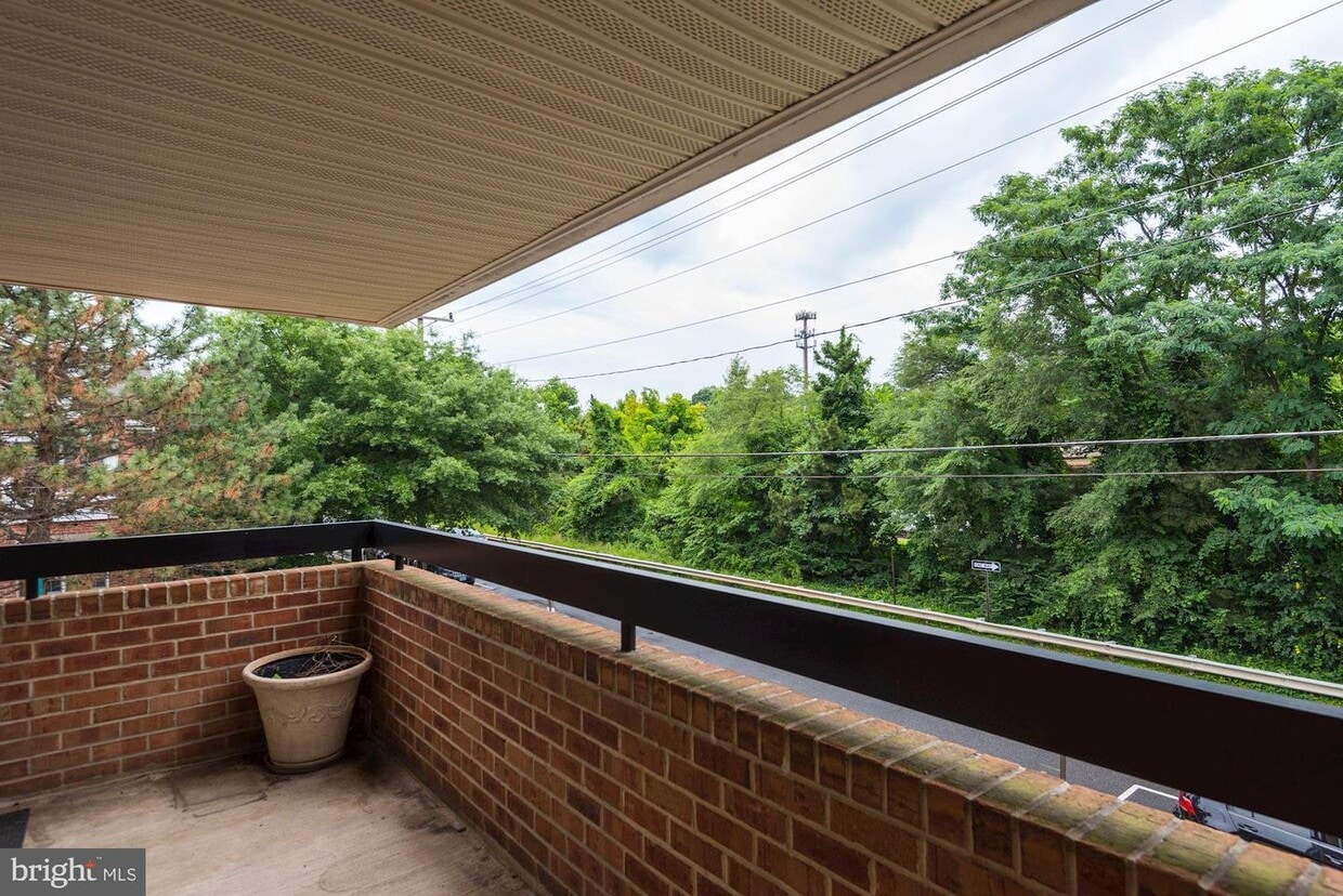 6916 Fairfax Dr Unit 318, Arlington, VA 22213 Condo for Rent in
