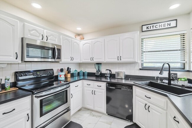 Building Photo - 3708 Lake Vista Ct