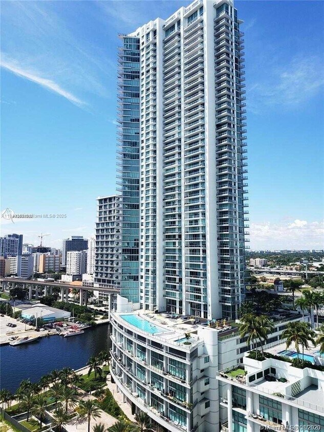 Foto principal - 92 SW 3rd St
