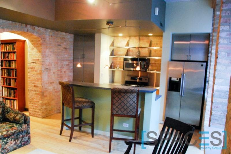 Primary Photo - 120 E Cullerton St