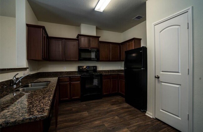 Foto del edificio - 212 Autumn Berry Ln