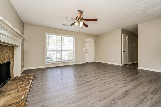 Foto del edificio - 1116 Whisper Wind Dr