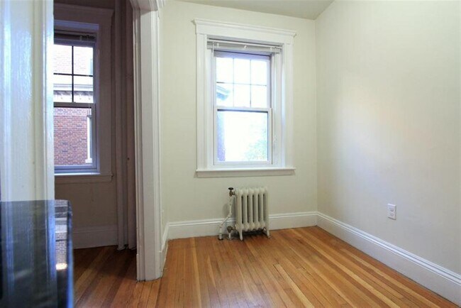 Building Photo - 36 Follen St