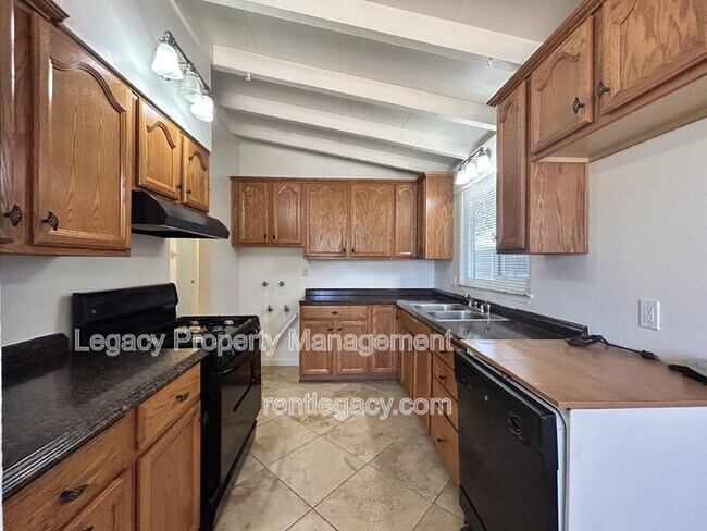 Foto del edificio - 3624 Van Owen St