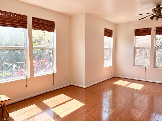 Building Photo - 3 br, 3.5 bath Townhome - 446 Marina Way