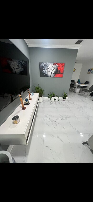 Foto principal - 3350 SW 23rd Ter