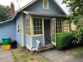 Building Photo - 4915 SE 38th Ave