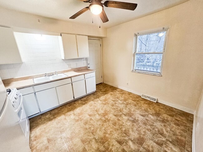 Foto del edificio - 1695 Leighton Ave