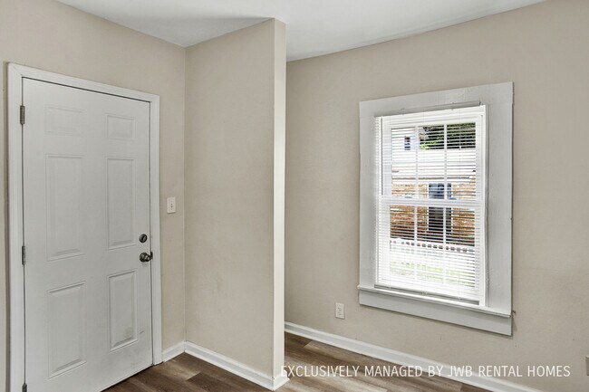 Building Photo - 1265 W 31st St