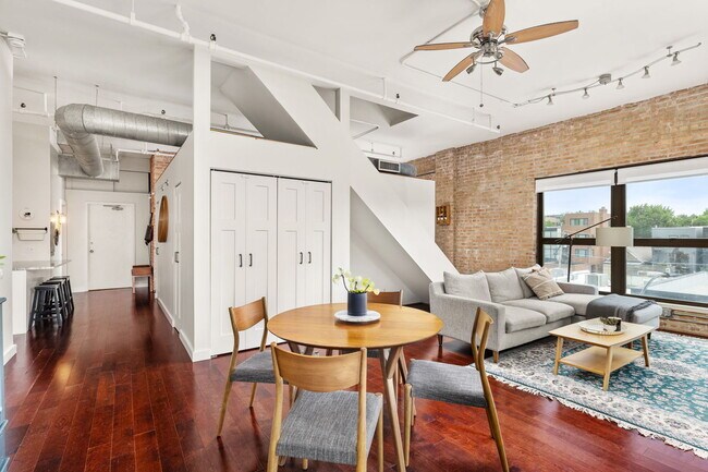 Building Photo - 1728 N Damen Ave