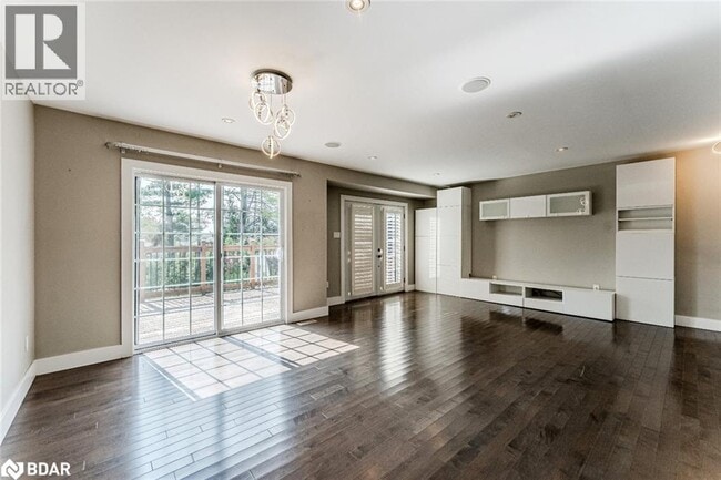 Building Photo - 385 Edgehill Dr