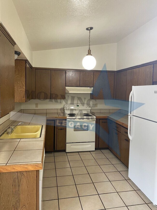 Building Photo - 2913 Los Amigos Ct