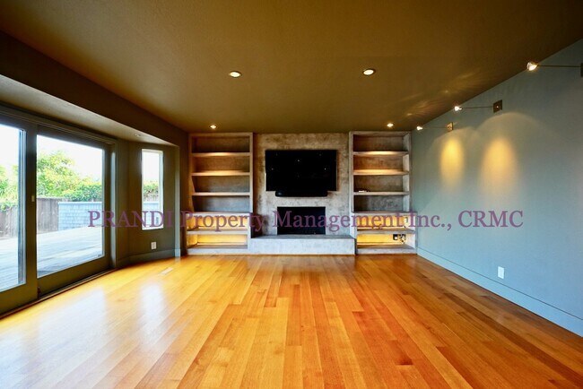 Building Photo - Sleek, Expansive, Designer Home with Priva...