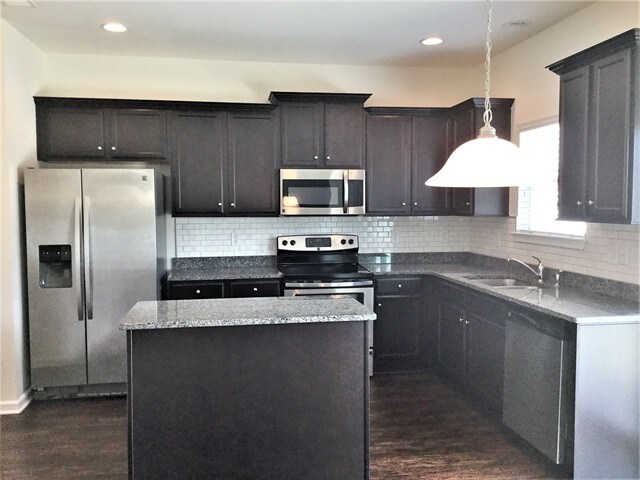 Building Photo - 3227 Grandview Club Rd