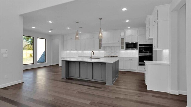 Building Photo - 6802 Mirabeau Ln