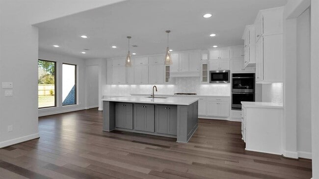 Foto del edificio - 6802 Mirabeau Ln